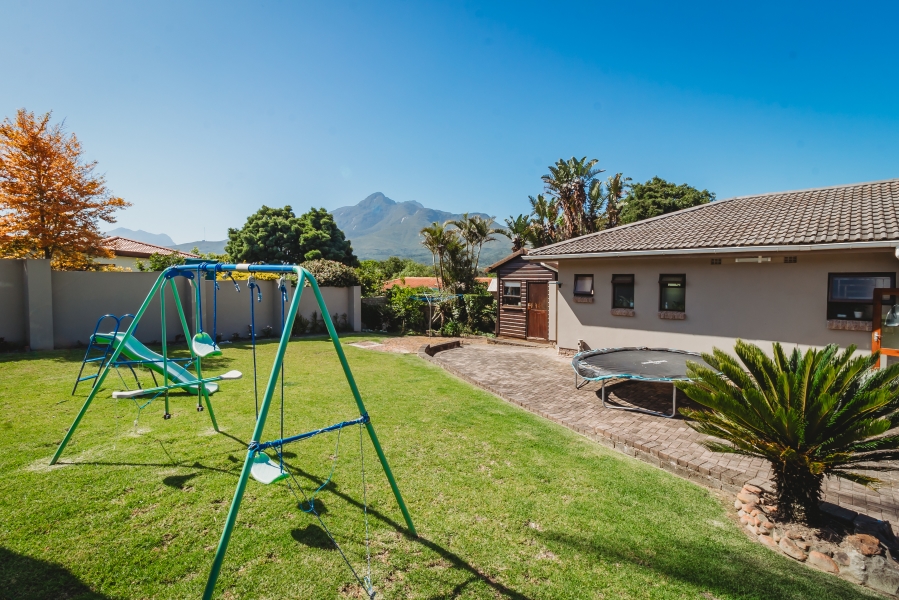 4 Bedroom Property for Sale in Denver Park Western Cape